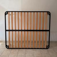 Rete matrimoniale con doghe e piedini