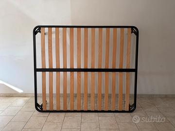 Rete matrimoniale con doghe e piedini