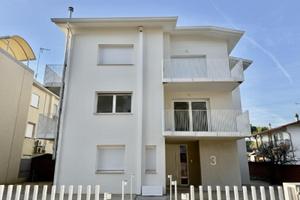 Bicamere ultimo piano ristrutturato con terrazz...