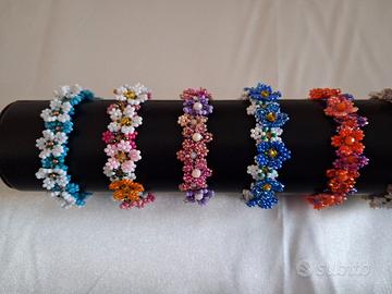 Bracciale in tessitura di perline in vetro 