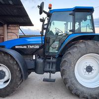 Trattore agricolo New Holland TM135