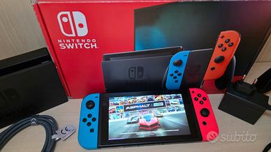 Nintendo switch   32 Gb con Joycon Rosso e Blu