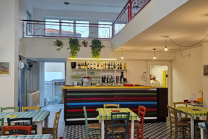 Bar piccola ristorazione vicino mare