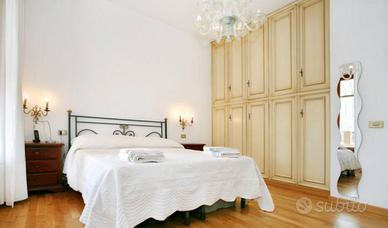 Camera matrioniale con balcone privato