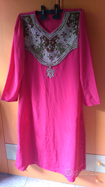 Abito caftano Pakistan. Decorazione con perline