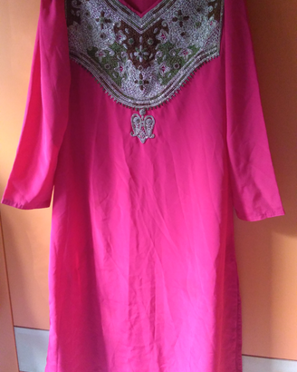 Abito caftano Pakistan. Decorazione con perline