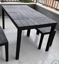 tavolo in plastica nero