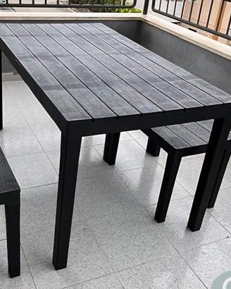 tavolo in plastica nero