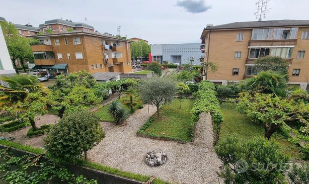 Casa Bifamiliare con Ampio Giardino - Via Natolini