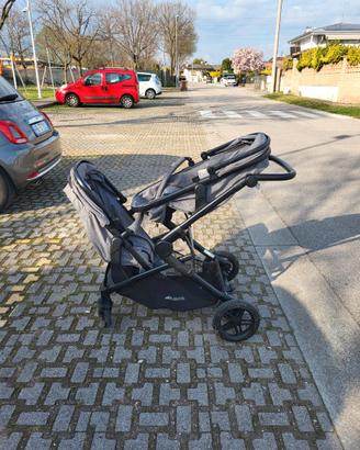 Passeggino gemellare/fratellare
