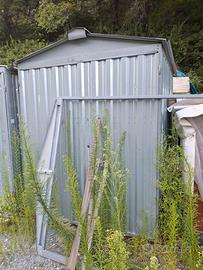 Baracca in lamiera zincata