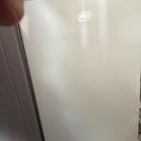 Frigorifero piccolo da tavolo con congelatore