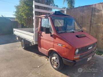 Autocarro iveco fiat 35 f 8 b