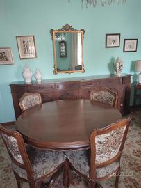 Sala  pranzo classica: tavolo sedie madia vetrina