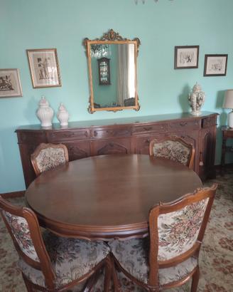 Sala  pranzo classica: tavolo sedie madia vetrina