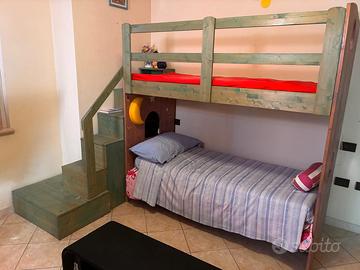 letto a castello con scaletta