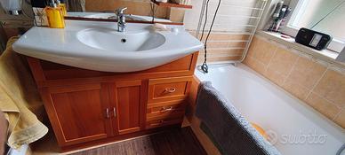 mobile bagno in legno con lavello