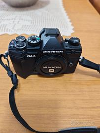 Olympus OM5 + olympus Zuiko 12-40 F4 + accessori