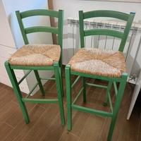 Due sgabelli verdi