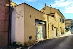 NEGOZIO A ALBANO LAZIALE