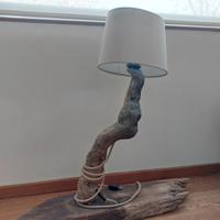 Lampada artigianale in legno riciclato