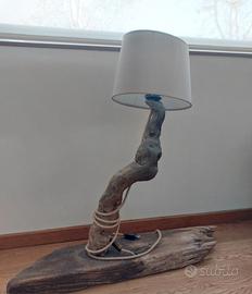 Lampada artigianale in legno riciclato