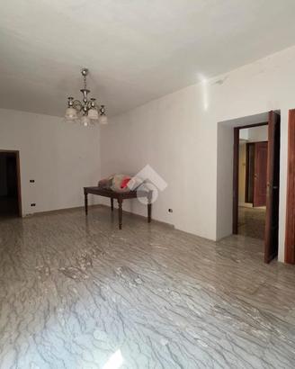 5 LOCALI A PESCOSOLIDO