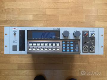 Akai S1100 - MIDI Stereo Digital Sampler con Displ