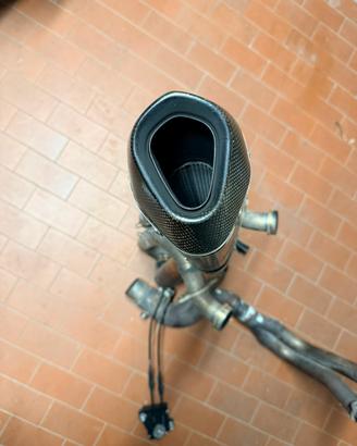 Akrapovic slip on aprilia rsv4 tuono