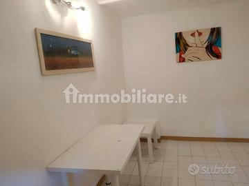 Piccolo magazzino seminterrato adatto a vari usi