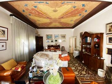 Villa storica con giardino privato