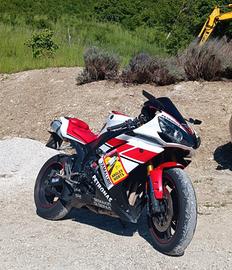 YAMAHA R1