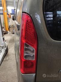 Fanale posteriore sinistro PEUGEOT PARTNER 2011