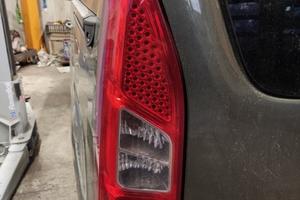 Fanale posteriore sinistro PEUGEOT PARTNER 2011