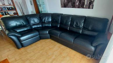 divano angolare in pelle nera