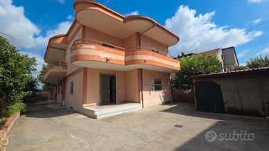 Bifamiliare con ampio cortile - san tammaro