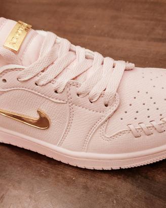Nike Air Jordan 1 Low Rosa con dettagli oro – Snea