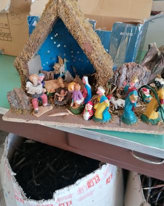 Presepe con statuine