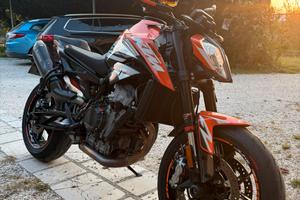 KTM Duke 890 (2021) – Tech Pack + Powerparts