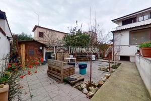 Villa Trifamiliare a Fiumicino 4 locali