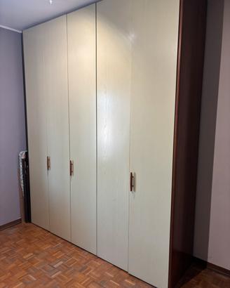 Ampio armadio spazioso 6 ante cassettiera interna