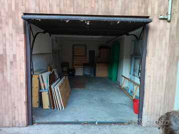 Ampio box singolo zona Via Carducci BG