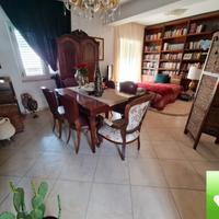 Stabile Indipendente Su Tre Livelli Vito Inferiore