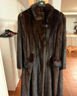 Pelliccia visone femmina colore marrone scuro