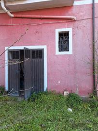 Ampio garage/cantina accessibile