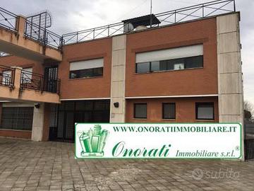 Immobile di 2100 m² con 5 locali a Roma