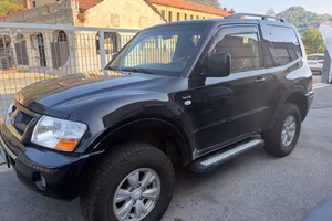 Mitsubishi Pajero 2.5 TDI 3p. Instyle