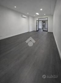 NEGOZIO A CAPRIATE SAN GERVASIO