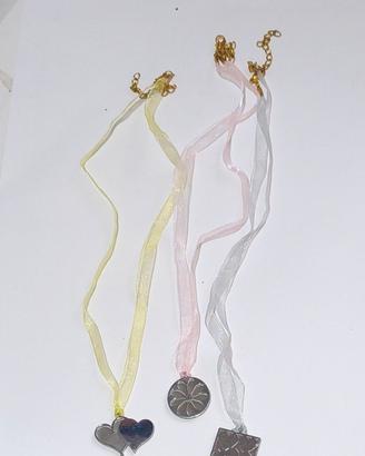 Set di tre collane con filo in organza e ciondoli