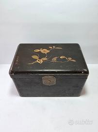 Vecchia scatola cinese laccata primi '900